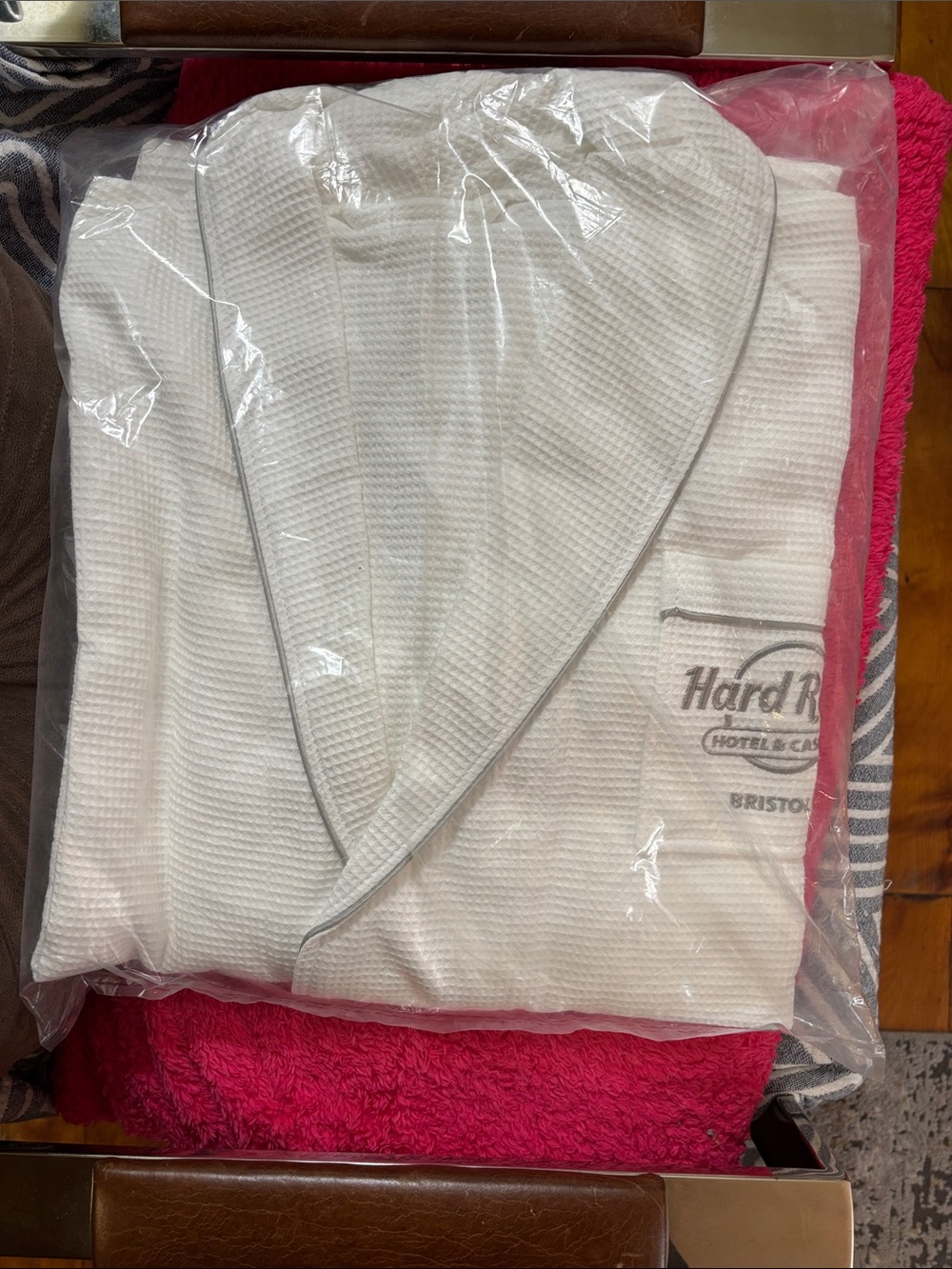 Hard Rock Hotel & Casino Bristol White Waffle Robe New